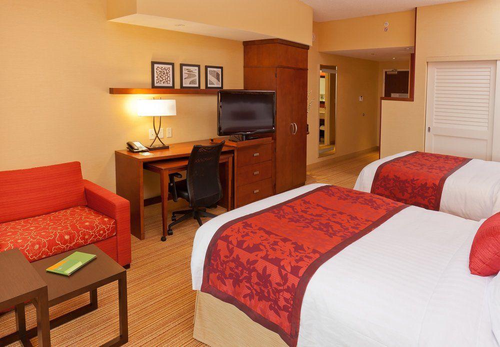 Courtyard By Marriott Buffalo Airport Чиктовага Экстерьер фото