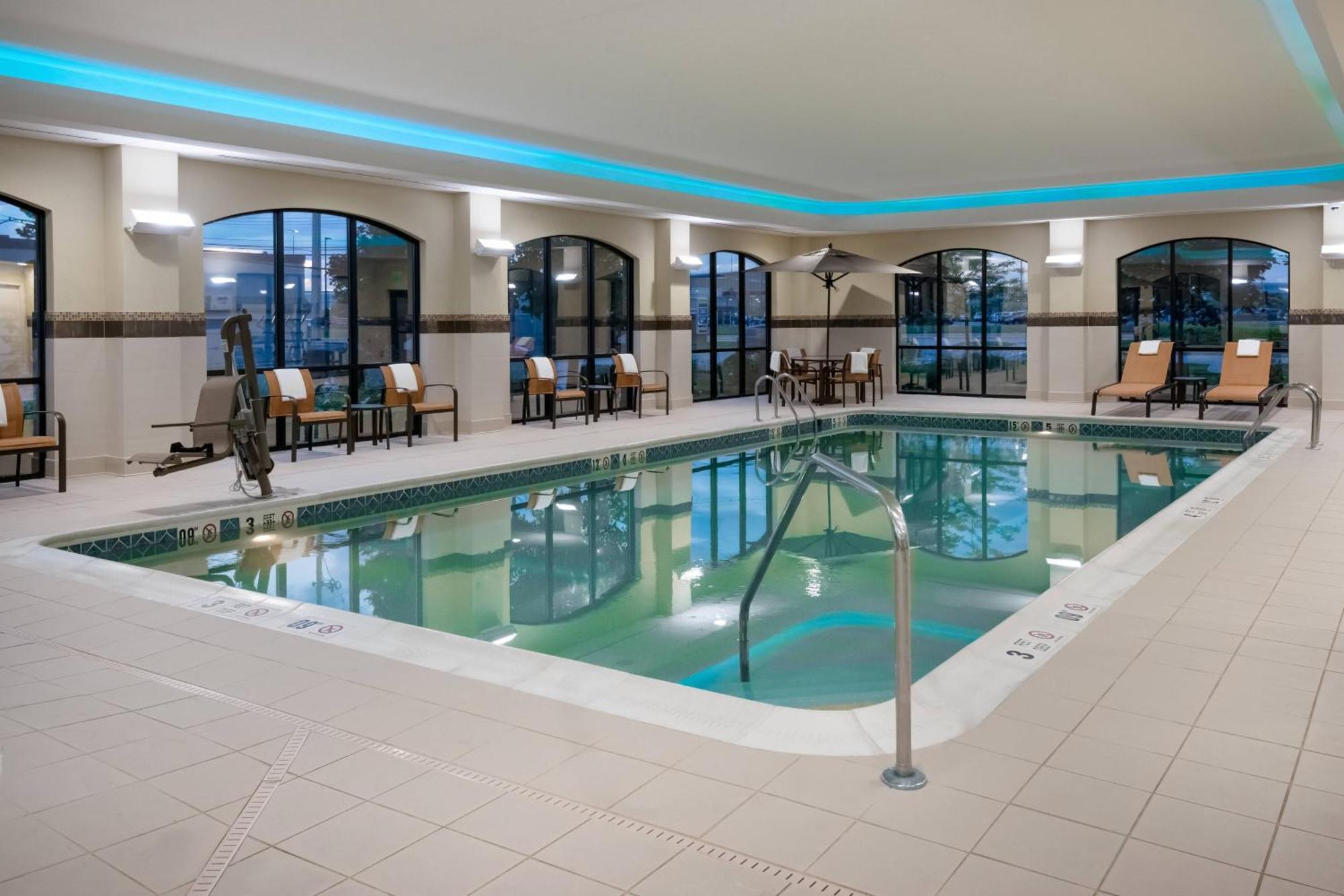 Courtyard By Marriott Buffalo Airport Чиктовага Экстерьер фото