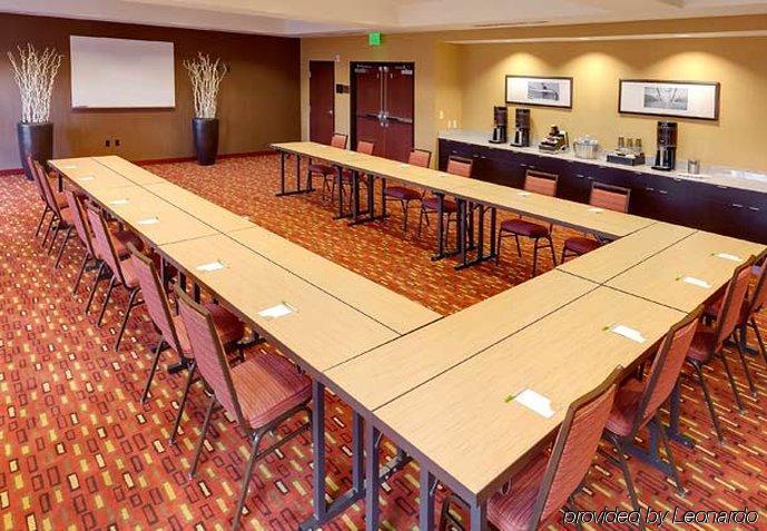 Courtyard By Marriott Buffalo Airport Чиктовага Удобства фото