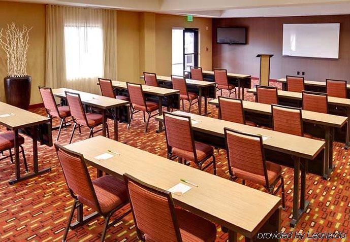 Courtyard By Marriott Buffalo Airport Чиктовага Удобства фото