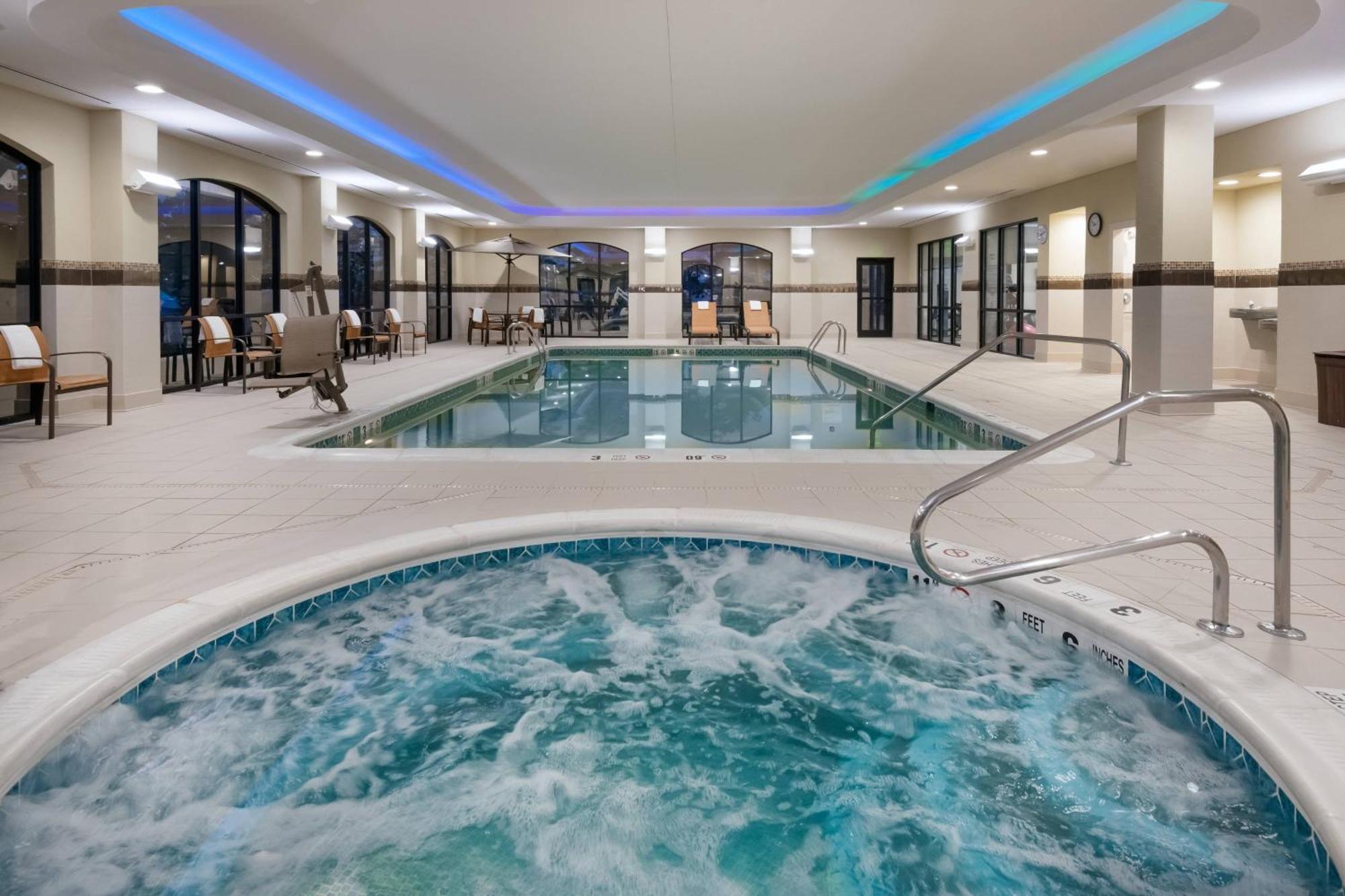 Courtyard By Marriott Buffalo Airport Чиктовага Экстерьер фото