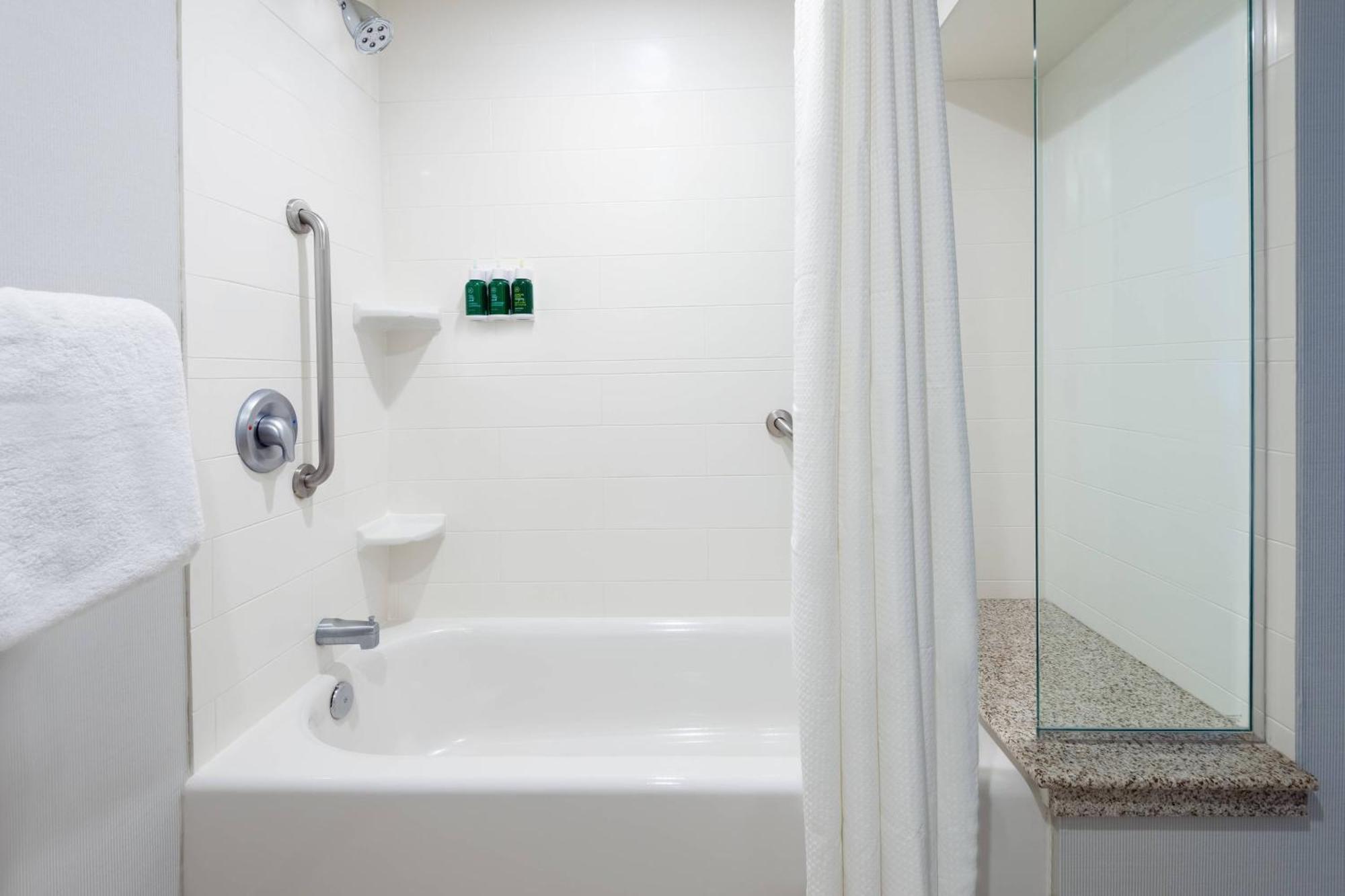 Courtyard By Marriott Buffalo Airport Чиктовага Экстерьер фото