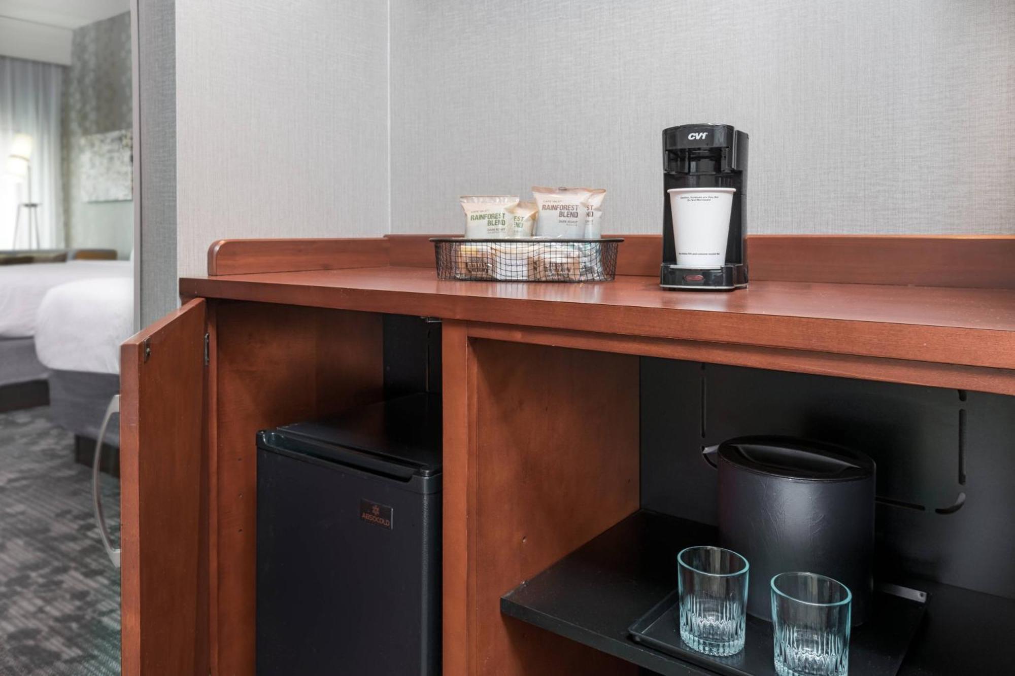 Courtyard By Marriott Buffalo Airport Чиктовага Экстерьер фото