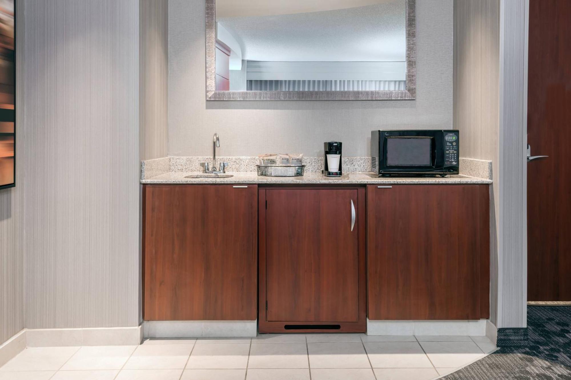 Courtyard By Marriott Buffalo Airport Чиктовага Экстерьер фото