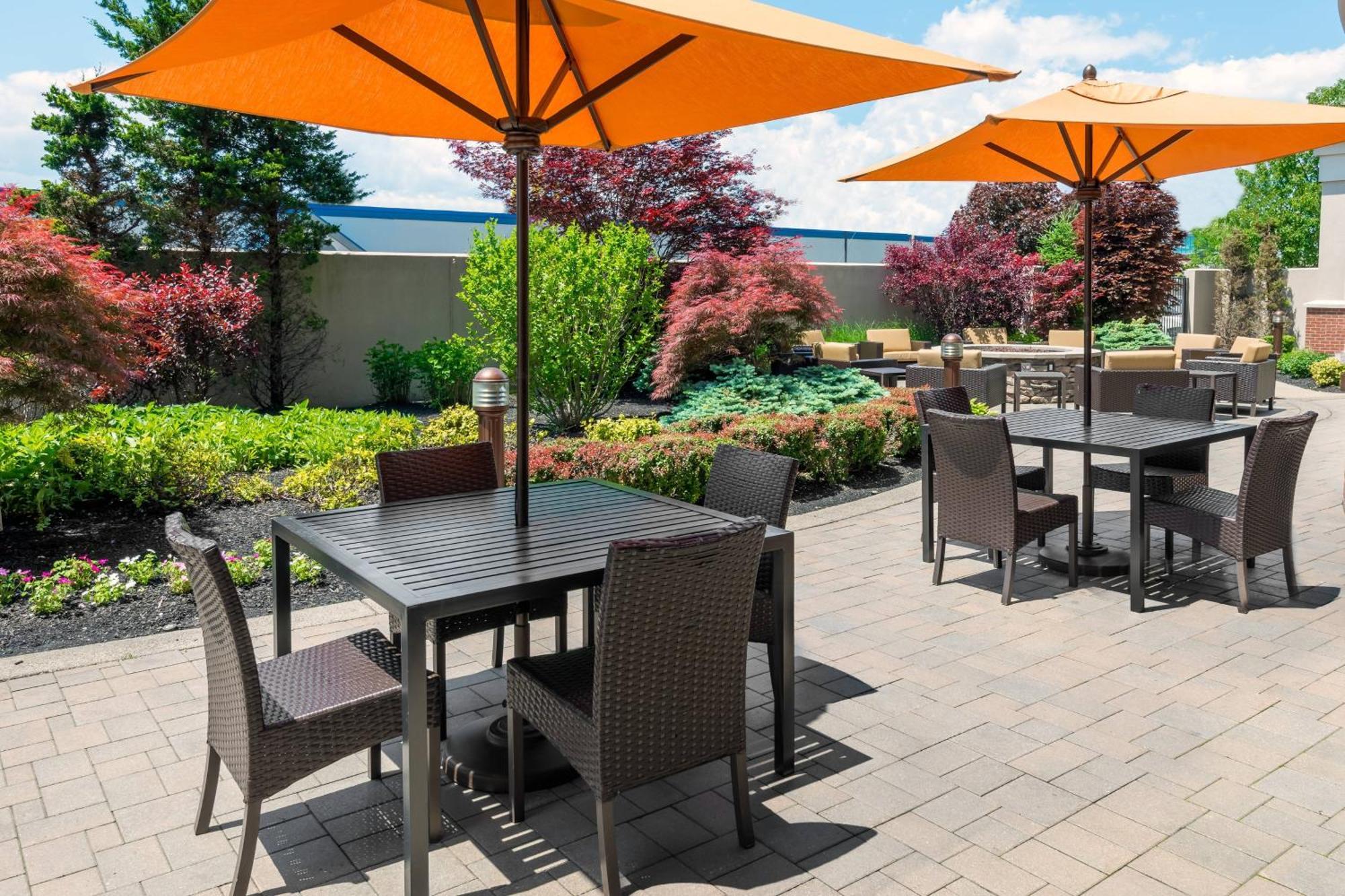 Courtyard By Marriott Buffalo Airport Чиктовага Экстерьер фото