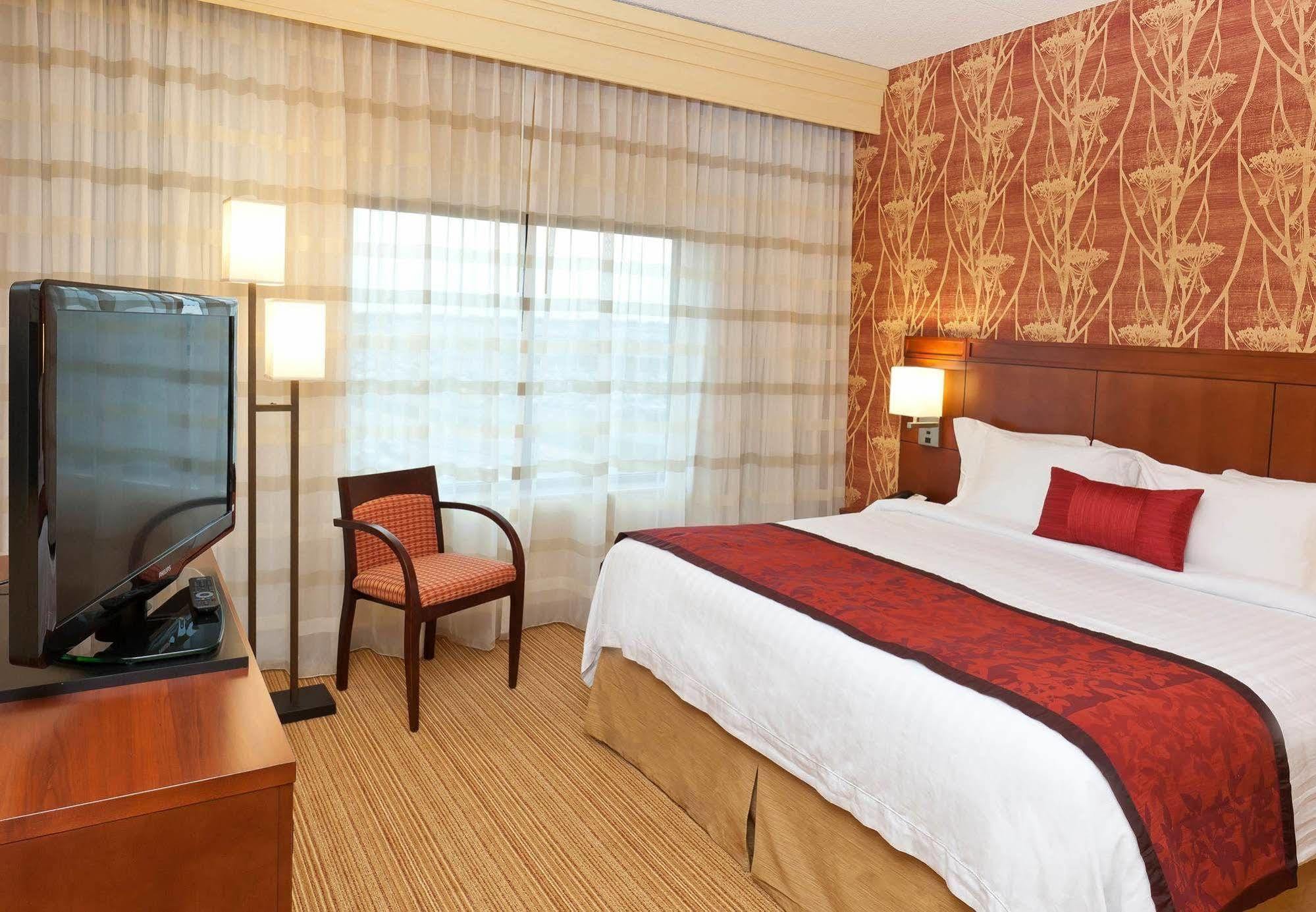 Courtyard By Marriott Buffalo Airport Чиктовага Экстерьер фото