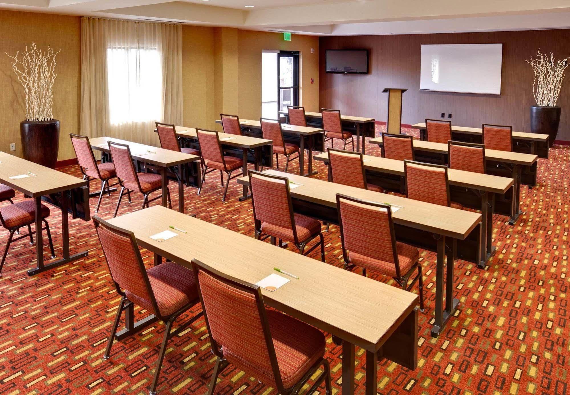 Courtyard By Marriott Buffalo Airport Чиктовага Экстерьер фото